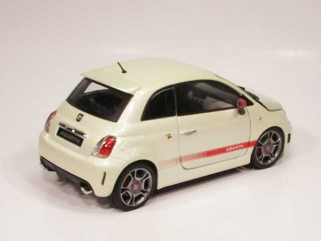 Fiat 500 Abarth 2008, valkoinen 1:24 - Sulje napsauttamalla kuva