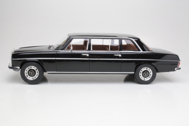 Mercedes 230 (w114) Lang Limousine 1970, musta - Sulje napsauttamalla kuva