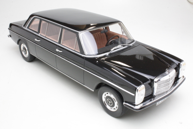 Mercedes 230 (w114) Lang Limousine 1970, musta
