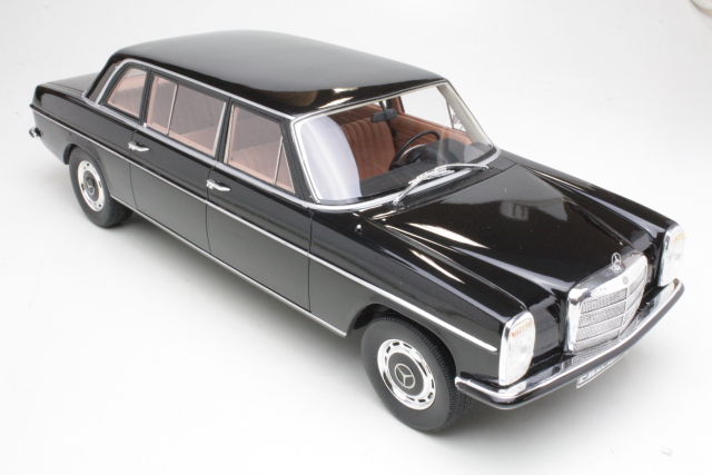 Mercedes 230 (w114) Lang Limousine 1970, musta - Sulje napsauttamalla kuva