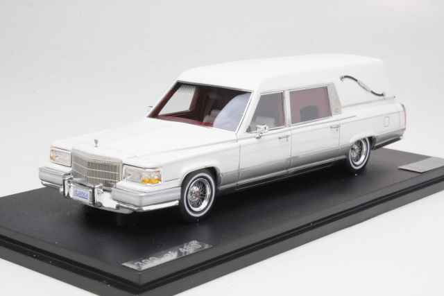 Cadillac Eureka Concours Hearse 1991, white