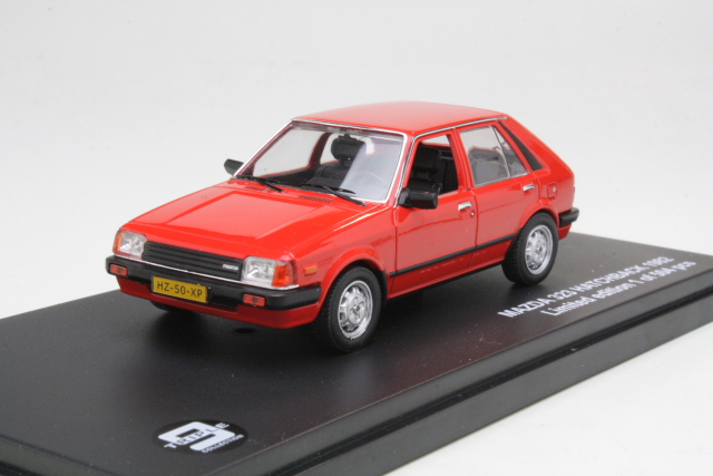 Mazda 323 Hatchback 1982, punainen - Sulje napsauttamalla kuva