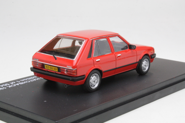 Mazda 323 Hatchback 1982, punainen - Sulje napsauttamalla kuva