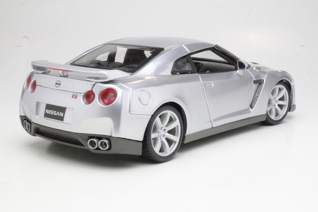 Nissan GT-R 2009, hopea - Sulje napsauttamalla kuva