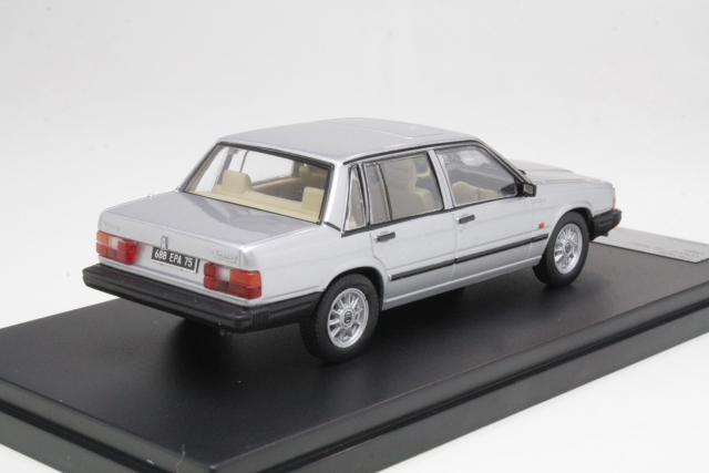 Volvo 740 Turbo 1985, silver