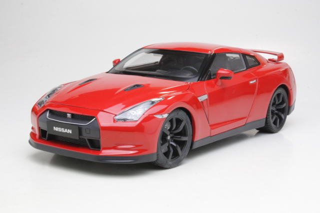 Nissan GTR R-35 2008, punainen - Sulje napsauttamalla kuva