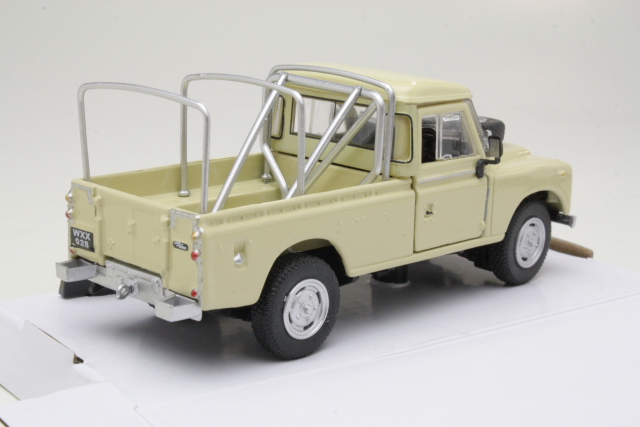 Land Rover Ser.3 109 "PickUp", kermanvalkoinen - Sulje napsauttamalla kuva