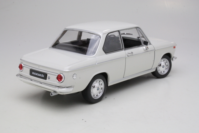 BMW 2002Ti 1968, kermanvalkoinen