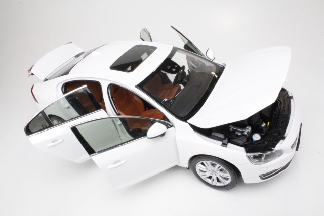 Volvo S60 2015, white