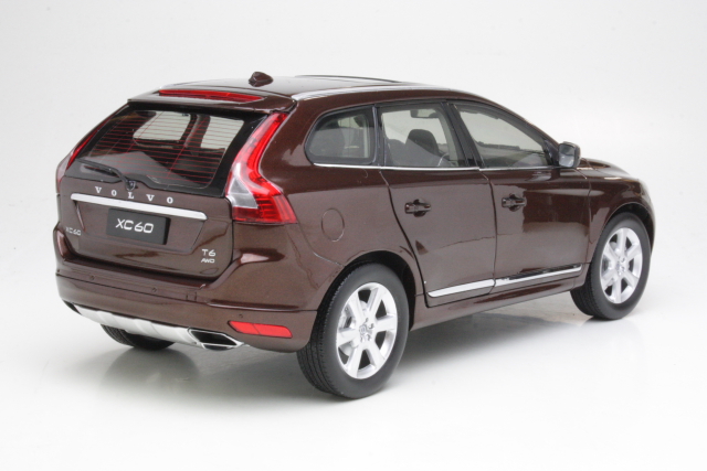 Volvo XC60 2015, ruskea