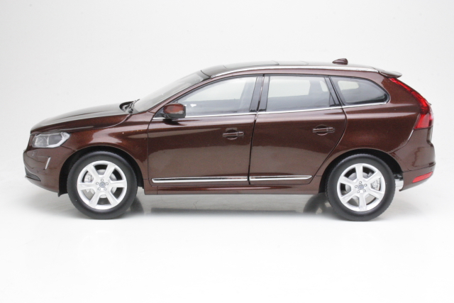 Volvo XC60 2015, ruskea