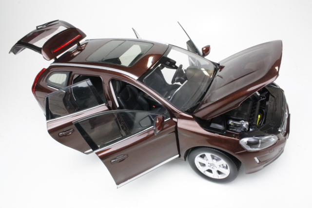 Volvo XC60 2015, ruskea