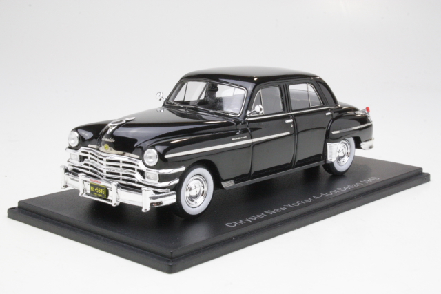Chrysler New Yorker Sedan 1945, musta