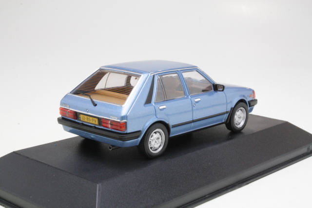 Mazda 323 Hatchback 1982, sininen - Sulje napsauttamalla kuva