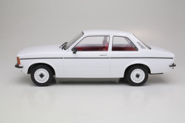 Opel Kadett C2 2d 1977, valkoinen