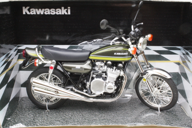 Kawasaki 900 Super4 (Z1), tummanvihreä - Sulje napsauttamalla kuva