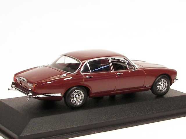 Jaguar XJ12 series II 1975, punainen