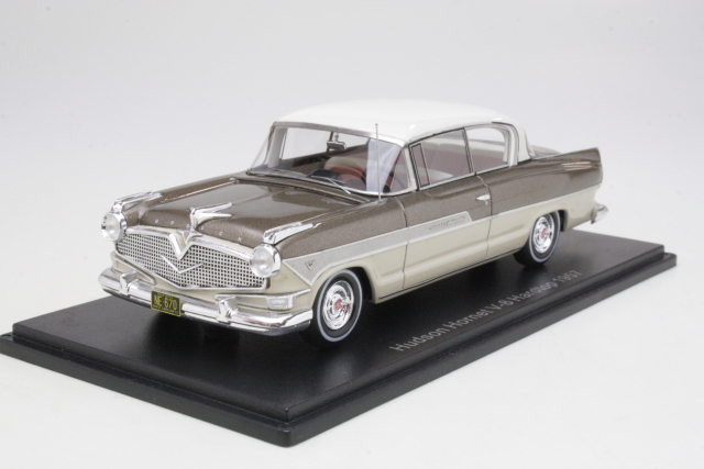 Hudson Hornet 2-Door Hardtop Coupe 1957, ruskea/beige - Sulje napsauttamalla kuva