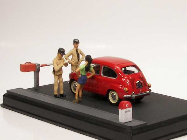 Fiat 600 La Route Bleue, punainen (3 figuria)