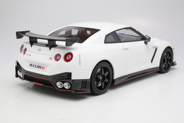 Nissan Skyline R35 Nismo, valkoinen - Sulje napsauttamalla kuva