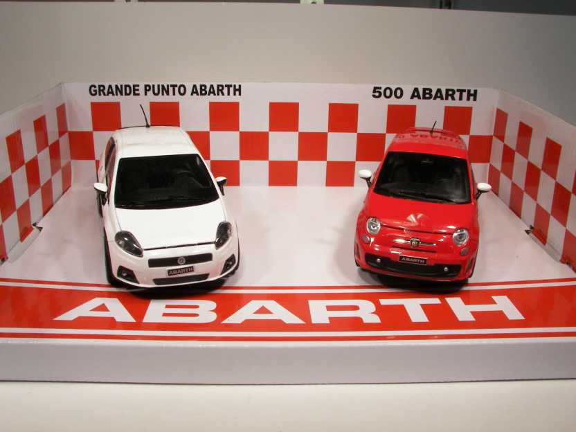 Fiat Abarth Gift Set (Grande Punto + 500), valkoinen ja punainen