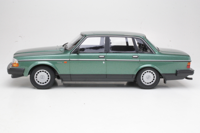 Volvo 240GL 1986, green