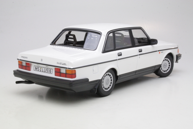 Volvo 240GL 1986, valkoinen