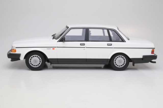 Volvo 240GL 1986, valkoinen