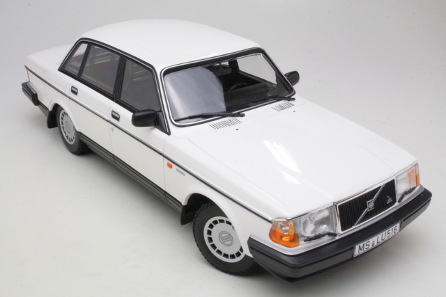 Volvo 240GL 1986, valkoinen
