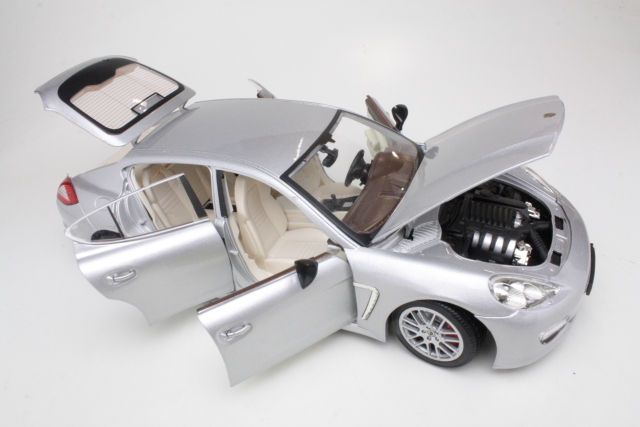 Porsche Panamera 2013, hopea - Sulje napsauttamalla kuva