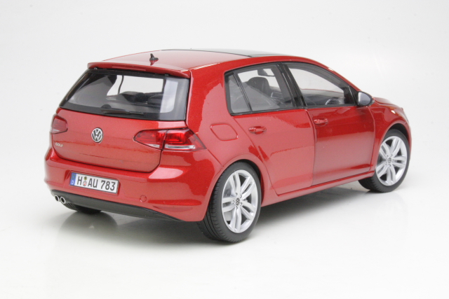 VW Golf 7 2013, punainen
