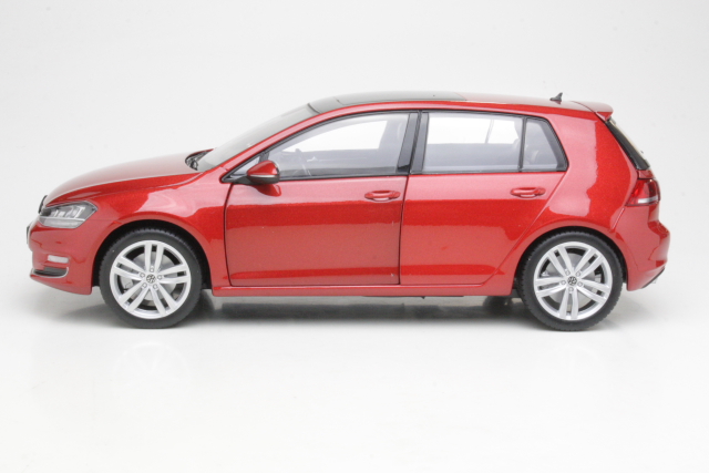 VW Golf 7 2013, punainen