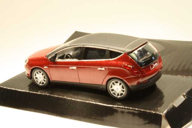 Lancia Delta 2008, punainen