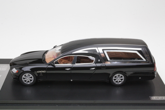 Intercar Quattroporte Hearse 2010, musta