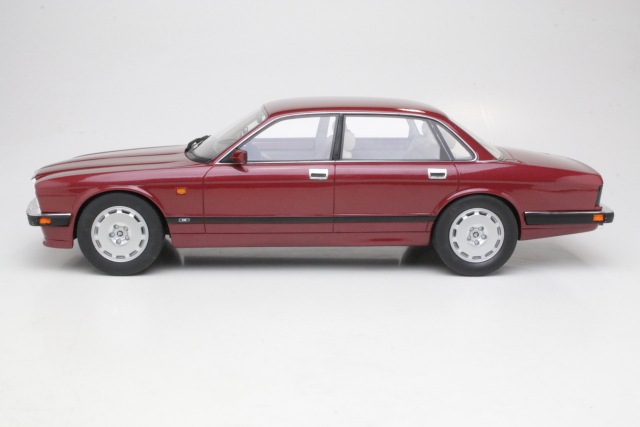 Jaguar XJR XJ40 1990, tummanpunainen - Sulje napsauttamalla kuva