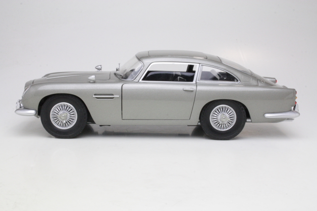 Aston Martin DB5 1962, silver "James Bond - Goldfinger" - Click Image to Close