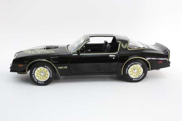 Pontiac Firebird Trans Am 1977, Konna ja Koukku