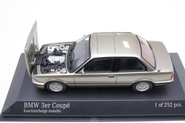 BMW 3-Series (e30) 1989, beige