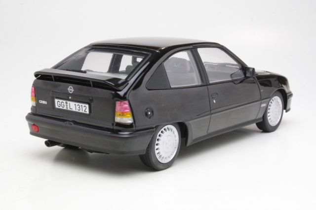 Opel Kadett E GSi 1987, musta - Sulje napsauttamalla kuva