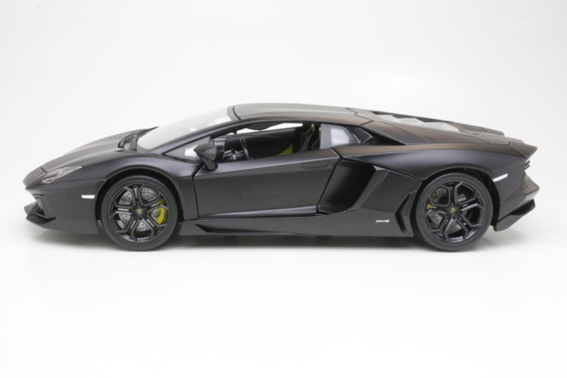 Lamborghini Aventador LP700-4 2011, matt black