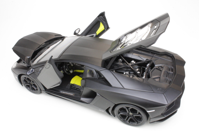 Lamborghini Aventador LP700-4 2011, matt black