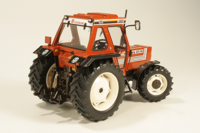 Fiat 100-90 DT 1986, tummanpunainen "Paripyörät"