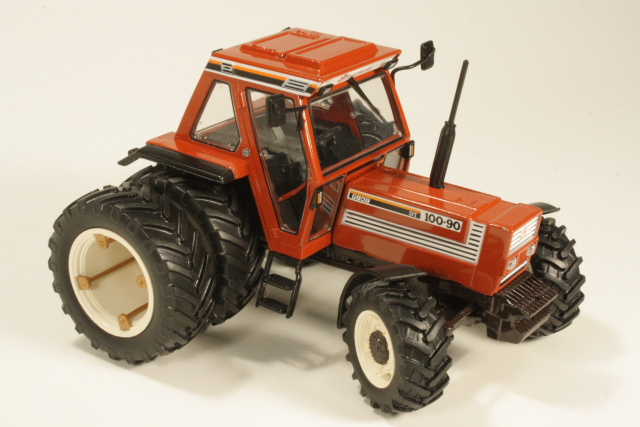 Fiat 100-90 DT 1986, tummanpunainen "Paripyörät"