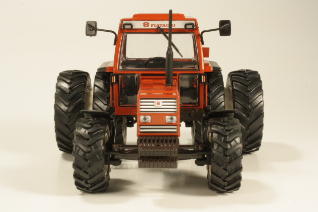Fiat 100-90 DT 1986, tummanpunainen "Paripyörät"