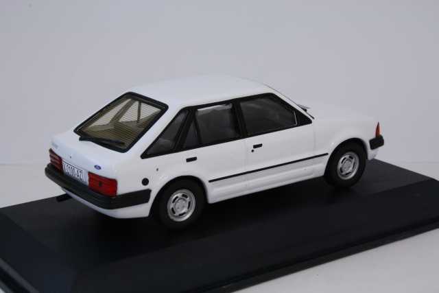 Ford Escort Mk3 XR3 1982, valkoinen