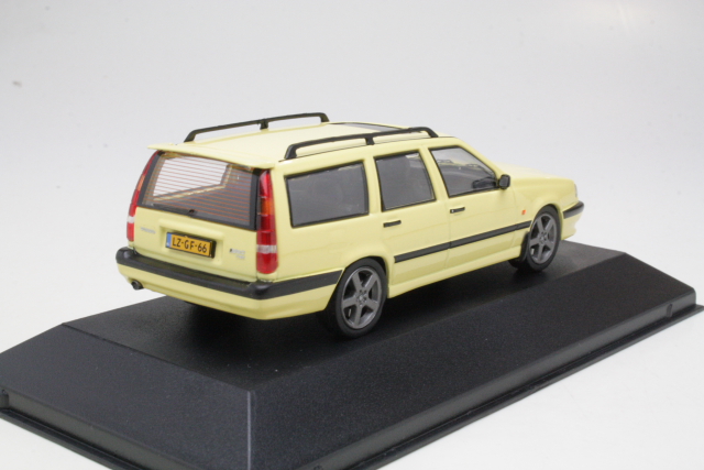 Volvo T-5R Break 1995, yellow