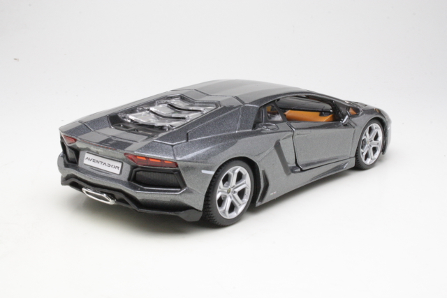 Lamborghini Aventador LP700-4 2011, harmaa - Sulje napsauttamalla kuva