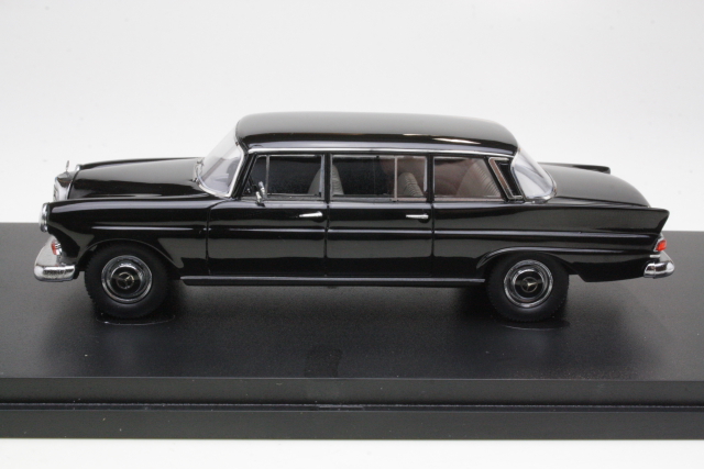 Mercedes (w110) Binz Lang 1965, musta - Sulje napsauttamalla kuva
