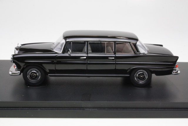 Mercedes (w110) Binz Lang 1965, musta
