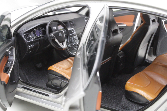 Volvo S60 2015, beige